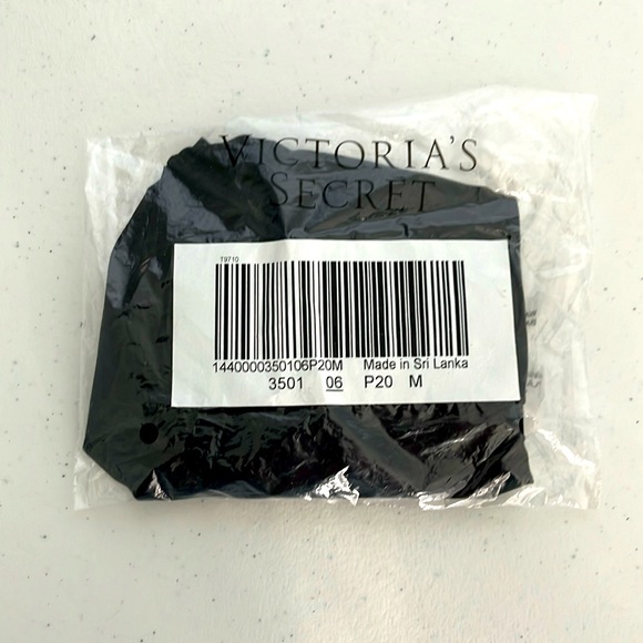 Victoria Secret No Show Black Cheeky Panties - Picture 4 of 4